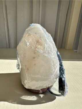 🔮 Natural color changing Crystal Salt Lamp. 5” tall NWT